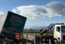 Εκτροπή φορτωμένης νταλίκας στην Εθνική Αθηνών – Λαμίας χωρίς τραυματισμούς