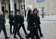 Το τελευταίο «αντίο» στη Μαρινέλλα – Σε λαϊκό προσκύνημα η σορός της έως τις 13:00